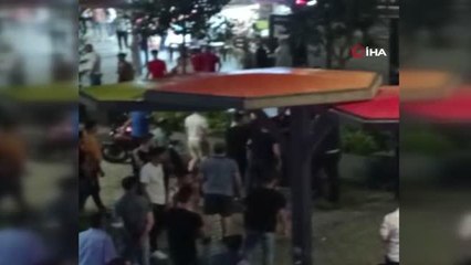 Arnavutköy'de tekmeli yumruklu kavga kamerada