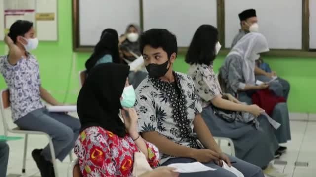 Indonesia comienza a vacunar a los jóvenes entre 12 y 17 años contra la COVID-19