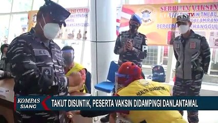 Momen Danlantamal XIII Tarakan Temani Peserta Vaksin Covid-19 yang Ketakutan Saat Akan Disuntik
