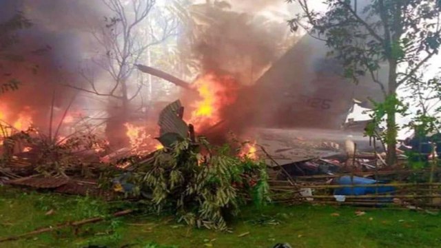Plane crash in Philippines, 17 killed in aircraft accident