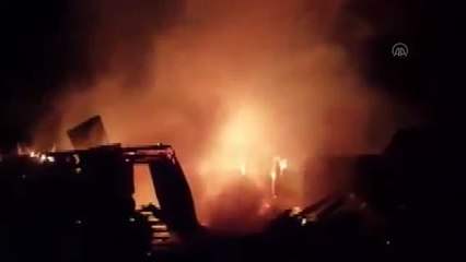 Ev yangınında mutfak tüpü patladı: 2 yaralı