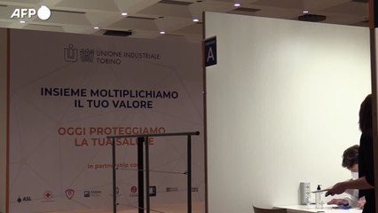 Vaccini, taglio dosi e vacanze: la campagna rallenta