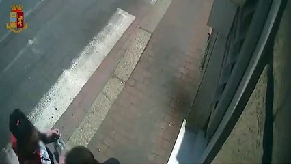 Genova, i due rapinatori incastrati da un bacio