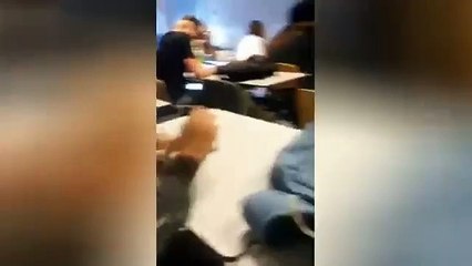 Derste uyuyan öğrencisine öyle bir şey yaptı ki