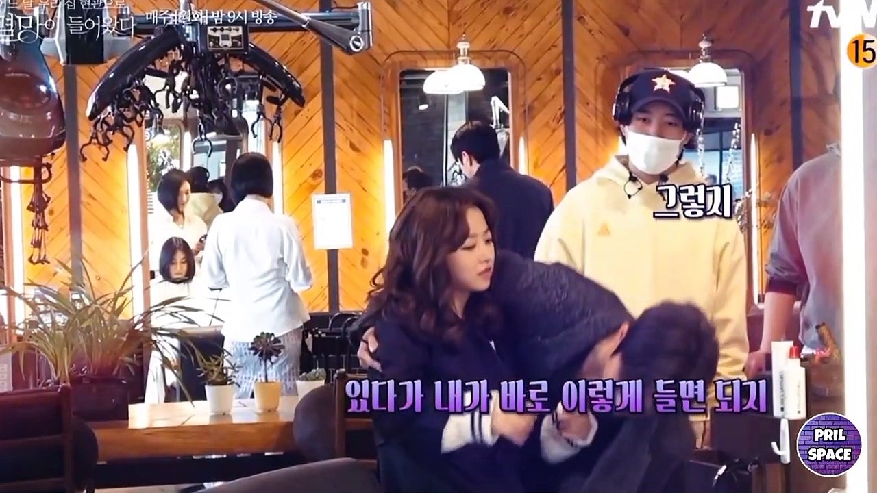 SEO IN GUK TIDAK BERHENTI TERTAWA DI SEKITAR PARK BO YOUNG - MOMEN MANIS PARK BO YOUNG & SEO IN GUK