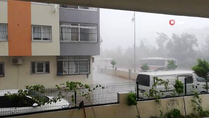 Adana’da şiddetli yağmur hayatı olumsuz etkiledi