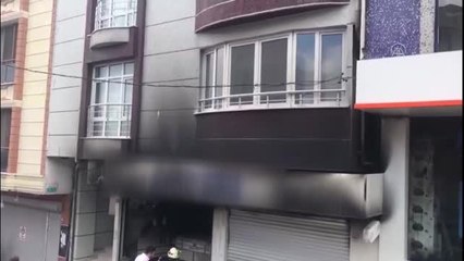 Esenyurt'taki bir halı mağazasında çıkan yangın söndürüldü