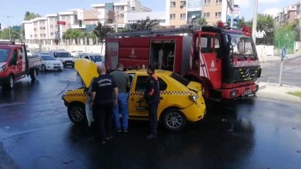 İhbara giden itfaiye aracı taksi ile çapıştı: 2 yaralı
