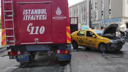Başakşehir'de itfaiye aracıyla taksi çarpıştı: 2 yaralı