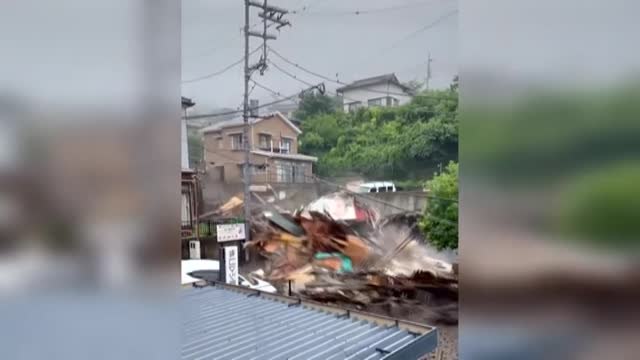 Al menos dos fallecidos y una decena de desaparecidos tras un deslizamiento de tierra en Japón