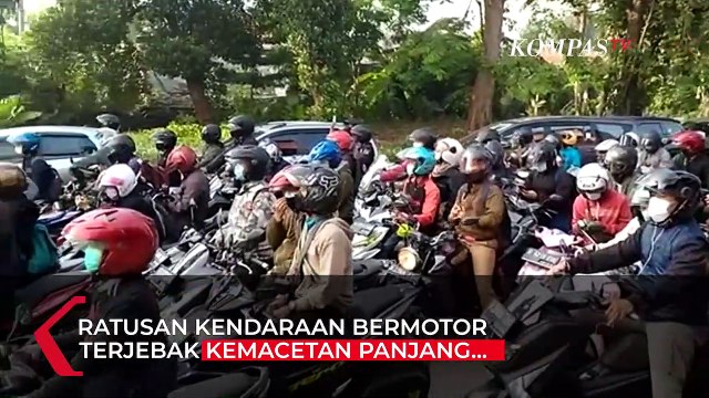 PPKM Darurat, Panser TNI dan Kendaraan Taktis Brimob Sekat Jalan Lenteng Agung