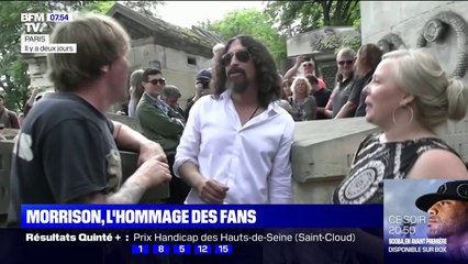 Les fans de Jim Morrison commémorent les 50 ans de sa mort au cimetière du Père Lachaise