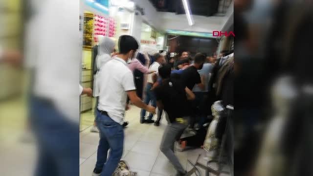 Son dakika haberleri... EMİNÖNÜ'NDE ORTALIĞIN SAVAŞ ALANINA DÖNDÜĞÜ ESNAF KAVGASI KAMERADA