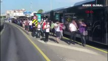 Küçükçekmece'de metrobüs kazası! Arkadan çarptı