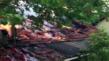 Yabancı uyruklu şahısların kaldığı gecekondu alev alev yandı