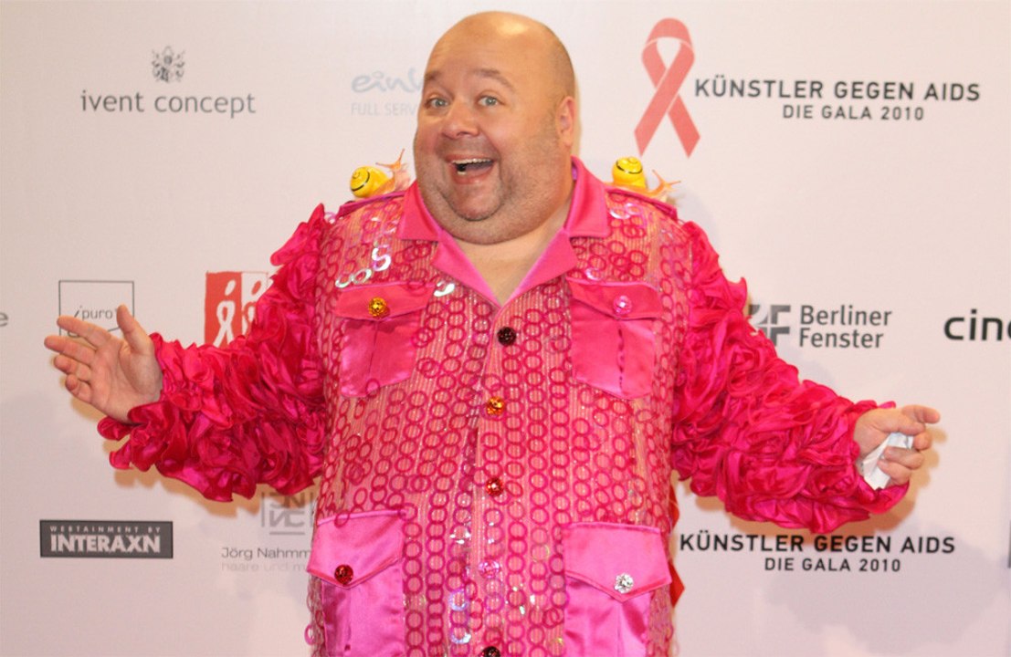 Hella von sinnen: fernseher an!