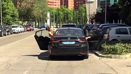 Kiko Matamoros  llega a  la Clínica Buselas para una revisión un poco afectado