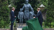 Les princes Harry et William inaugurent une statue de Lady Diana