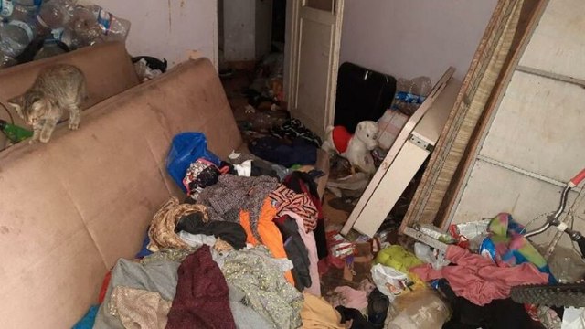 Evden 5 kamyon çöp çıkarıldı