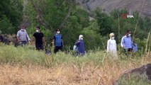 Sağlıkçılar dağ bayır demeden patikaları aşarak aşı yapıyor