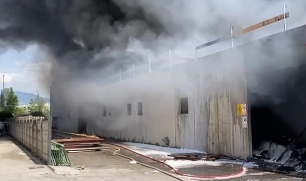Verona - Incendio in deposito tessile nella zona industriale (05.07.21)