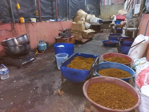 Beykoz'da kaçak nargile tütünü operasyonu: 5 ton tütün ele geçirildi