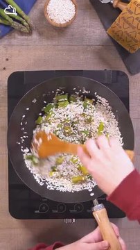 Risotto aux asperges avec chips de Grana Padano