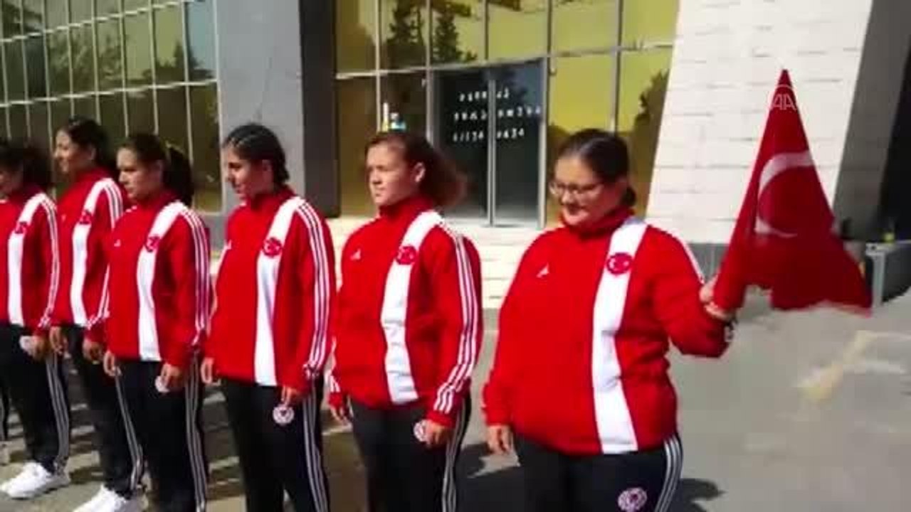 KASTAMONU - Yıldız Kadın Boks Milli Takımı Avrupa şampiyonasında her gün İstiklal Marşı okuyarak motive oluyor