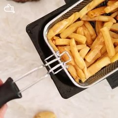 Poutine typiquement québécoise