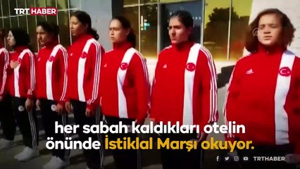 Milli sporcular İstiklal Marşı okuyarak motive oluyor