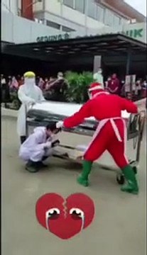 Nữ y tá bầu 7 tháng ra đi vì Covid, chồng khóc nghẹn tiễn đưa