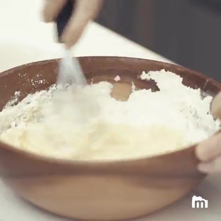 Des crêpes, des pommes caramélisées et une pointe de crème  On adore cette revisite de la tarte tatin en crêpe, vous aussi La recette par ici  https://bit.ly/2UsvMpQ