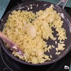 Vous connaissez tous le mac and cheese : on l'a revisité et ça va vous plaire   La recette juste ici  https://goo.gl/tYB3UY