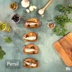 La bruschetta s'invite pour l'apéro, et on est presque sûr que celle-ci va vous faire tomber La recette par ici   https://goo.gl/pWFccW