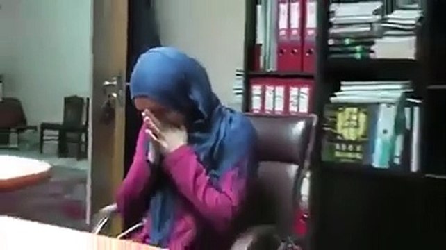 Romanyalı kız Müslüman olurken gözyaşlarını tutamadı