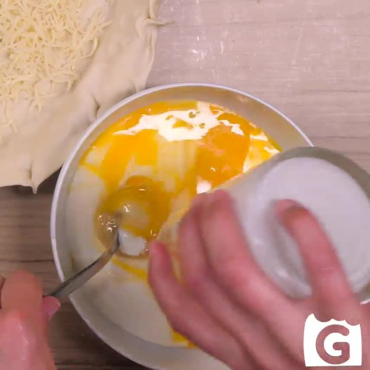 Torta salata con funghi e pancetta