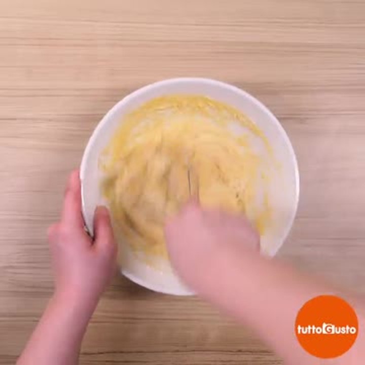 Torta salata con olive e prosciutto