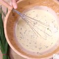 Clafoutis salato vegetariano: ricetta con formaggio ed erba cipollina