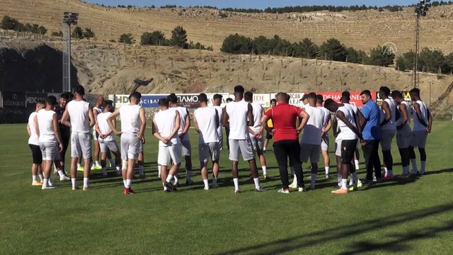 MALATYA - Yeni Malatyaspor Teknik Direktörü İrfan Buz, transfer çalışmalarını sürdürdüklerini söyledi