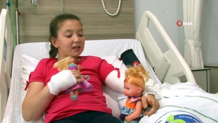 Cumhurbaşkanı Erdoğan’ın verdiği hediyeleri bir an bile elinden bırakmıyor