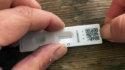 Alunos usam suco de laranja para gerar falsos 'positivos' à Covid-19