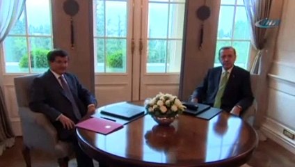 Davutoğlu görevi iade etti