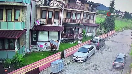 Genç kadını taciz eden zanlı balkonda kameraya böyle yakalandı