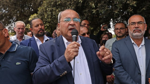 الفلسطينيون يواصلون احتجاجهم أمام الكنيست ضد قانون المواطنة