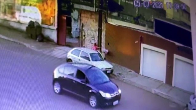 Gol com placas ALJ-0259 foi furtado na Rua Rio Grande de Sul; veja o vídeo