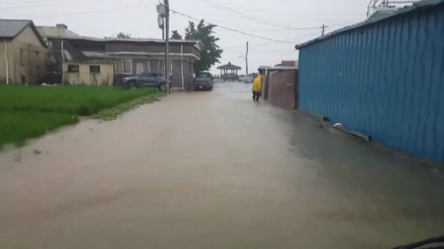 [날씨] 오늘 중부 무더위, 남부 장맛비...남해안 200mm↑ / YTN