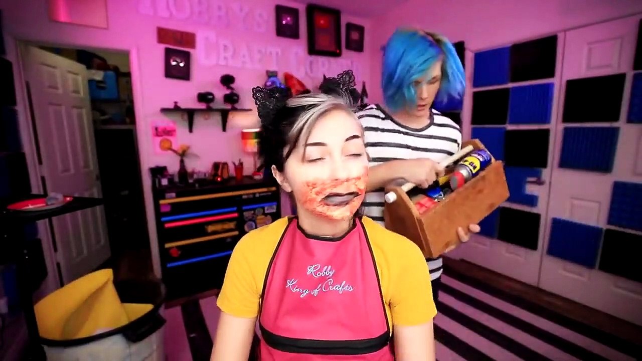 Trying Creepy Halloween Makeup And Costume Ideas By 5 Minute Crafts