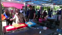 Gerak Cepat Mensos Risma Ikut Sibuk di Dapur Umum Surabaya