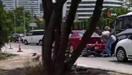 Ümraniye’de düğün konvoyunu durduran şahsın yediği 'para dayağı' kamerada