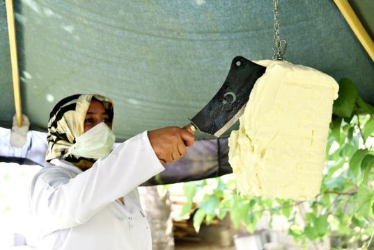 Kadın girişimci üçüncü kuşak dondurma ustası olarak mesleği sürdürüyor